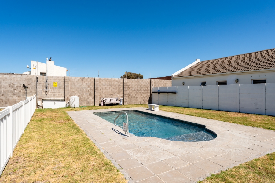 To Let 2 Bedroom Property for Rent in Fish Hoek Western Cape